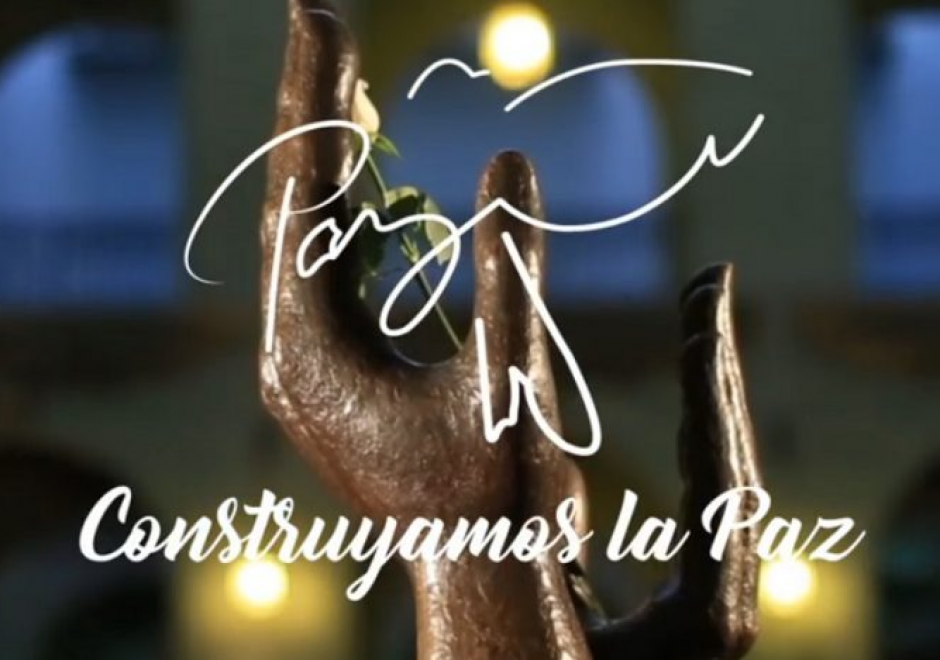 Personalidades han querido dejar plasmado sus mensajes en un día histórico. (Foto: AGN)