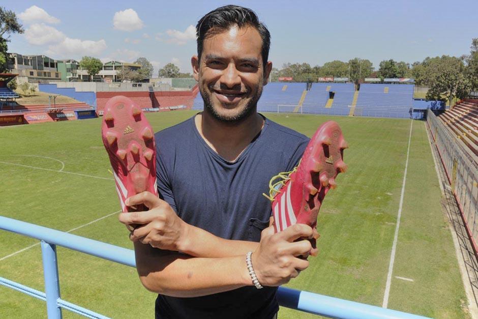 Carlos "el Pescado" Ruiz votó en su calidad de capitán de Guatemala para el Balón de Oro. (Foto: Soy502)