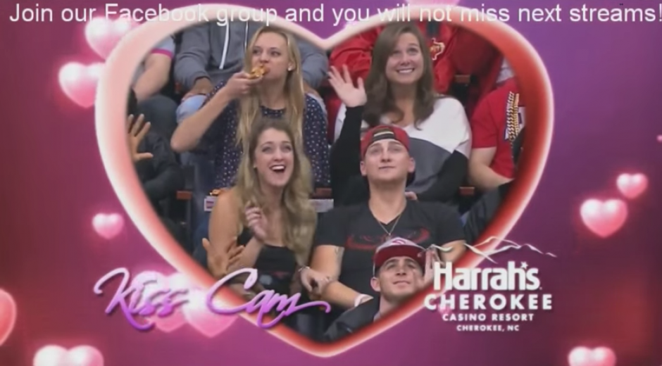 La cámara del beso capta a una chica que devora una pizza. (Foto: YouTube/Steviesquared)