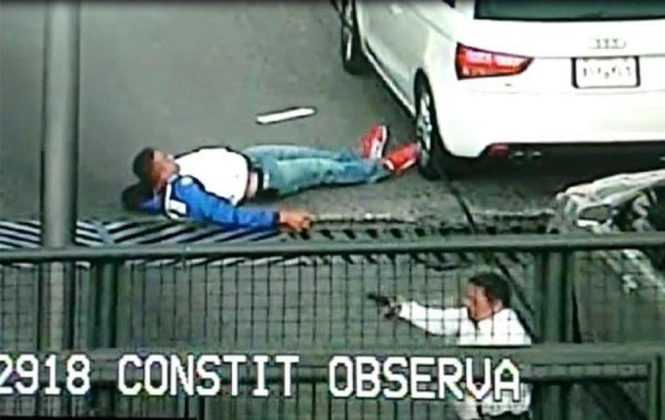 Un policía frustra un asalto y hiere a un malhechor en la ciudad de México.
