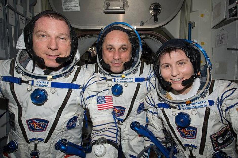 Los tres cosmonautas de la 43ª misión de la Estación Espacial Internacional (EEI) que regresaron hoy a la Tierra en la nave "Soyuz TMA-15M". (Foto: NASA)