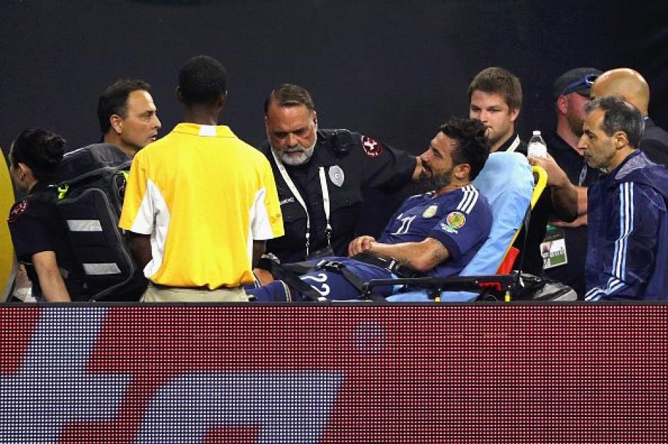 El delantero argentino, Ezequiel Lavezzi, sufrió una fractura y se perderá la final de la Copa América Centenario. (Foto: EFE)