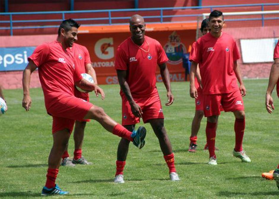 Los costarricenses, Carlos Hernández y Johnny Woodly quedaron fuera de Municipal. (Foto: Everardo Herrera)