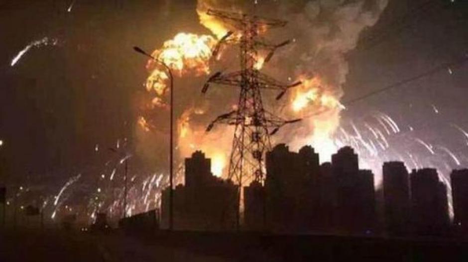 Varias explosiones en el puerto de Tianjin causan alarma y terror en pobladores. (Foto: BBC)