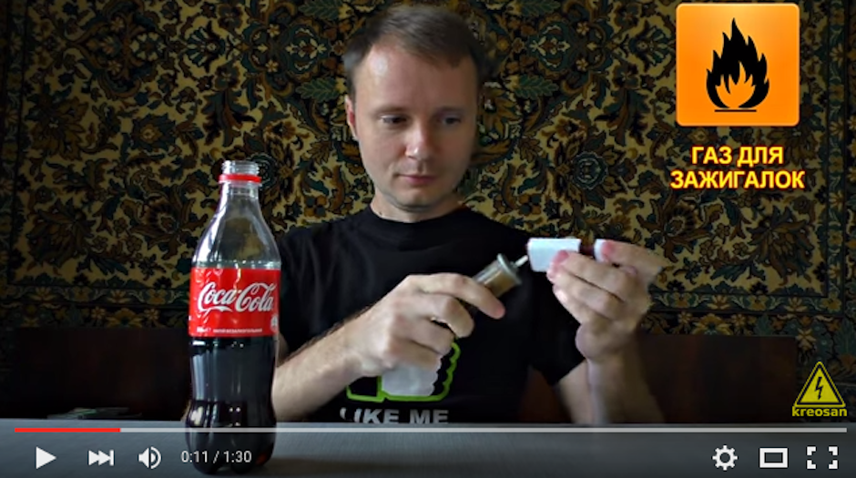 Especialista arma cohete a partir del agua gaseosa. Por favor, no trates esto en casa. (Foto: Youtube) 