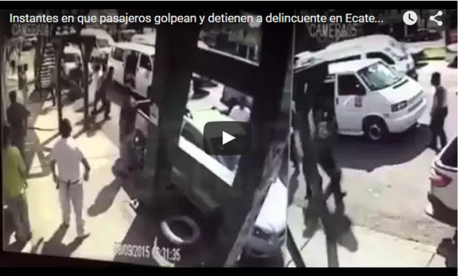 Una mujer somete a asaltante y evita que escape justo cuando intentaba descender de una camioneta de transporte público en México.