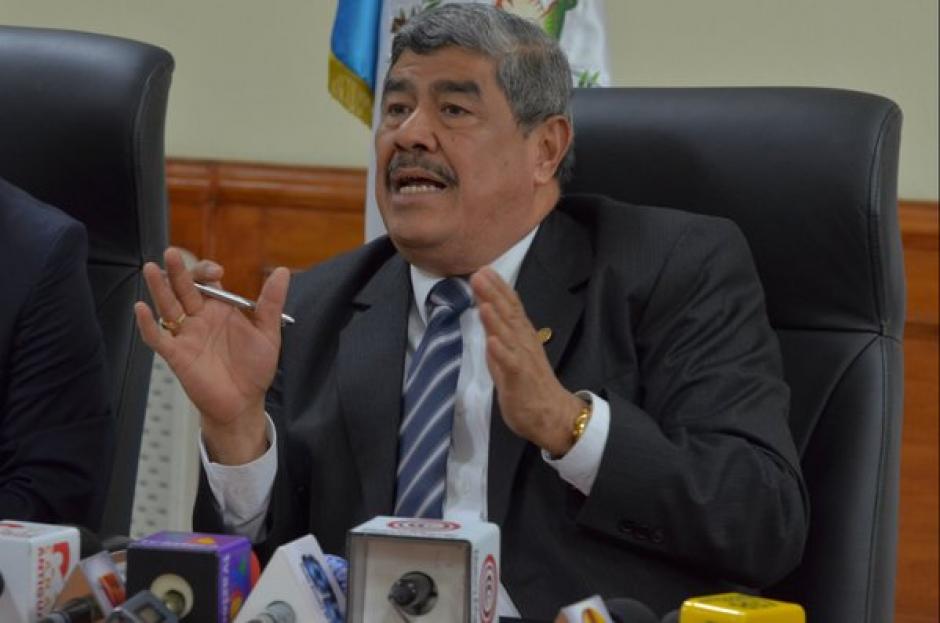 El contralor Carlos Mencos señaló la falta de recusos económicos en la institución una de las principales deficiencias. (Foto CGC)