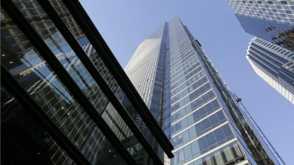 El edificio de 58 pisos se ha hundido 40 centímetros hasta el momento, y tiene una inclinación de 15 centímetros en la parte superior. (Foto: Daily Mail)