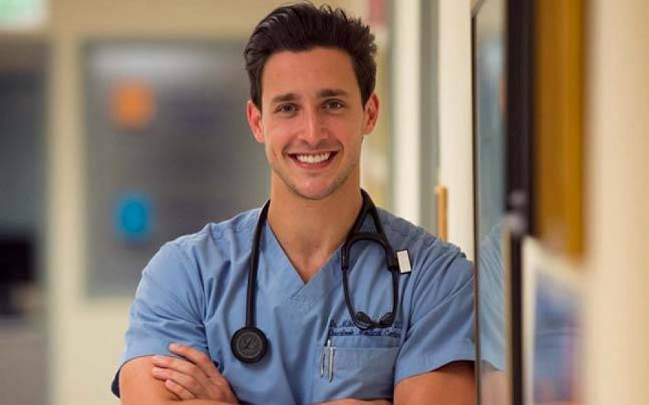 El doctor Mikhail Varshavski, considerado el doctor más sexy del mundo. (Foto: indiatoday.in)
