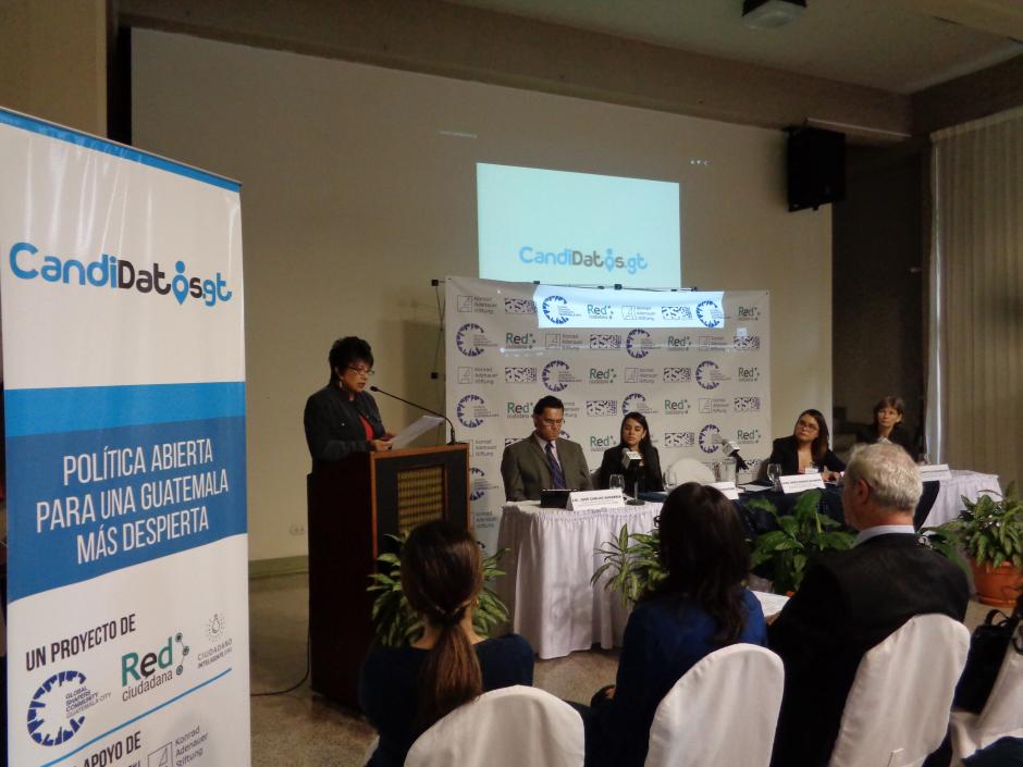 La página electrónica que busca la promoción del voto informado fue presentada en el auditorio de Asies. (Foto Marcia Zavala/Soy502)