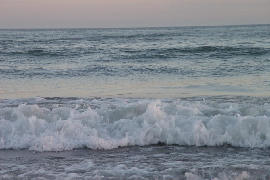 La vida trae un mar de oportunidades pero a menudo no tenemos barca ni salvavidas y de cualquier forma hay que lanzarse a conquistar el futuro. (Foto: charlasentremates.blogspot.com)