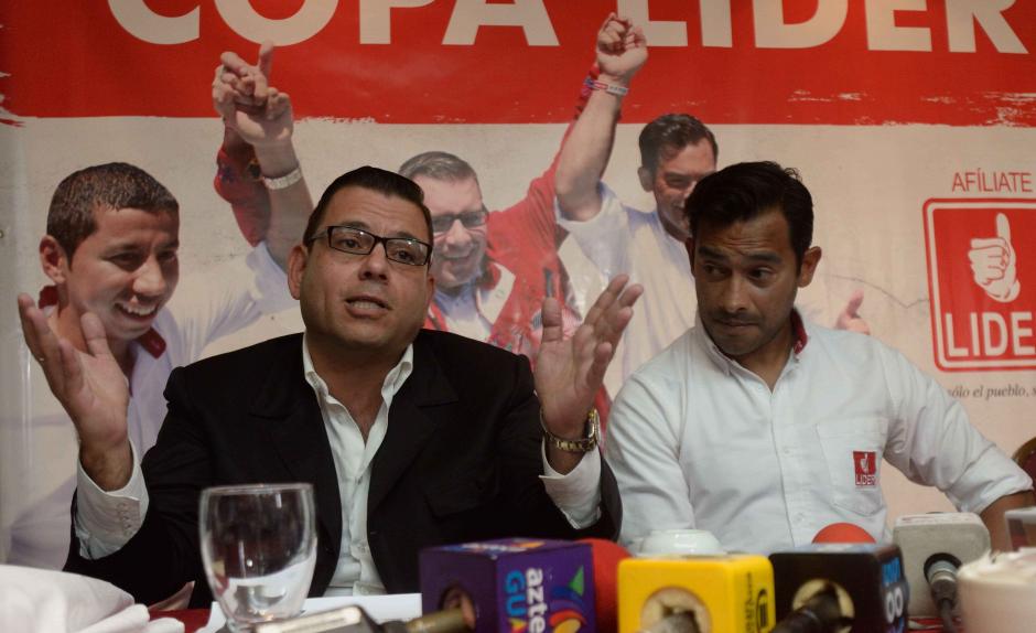 Manuel Baldizón sigue promocionando su imagen personal pese a la prohibición del TSE. (Foto: Jesús Alfonso/Soy502) 