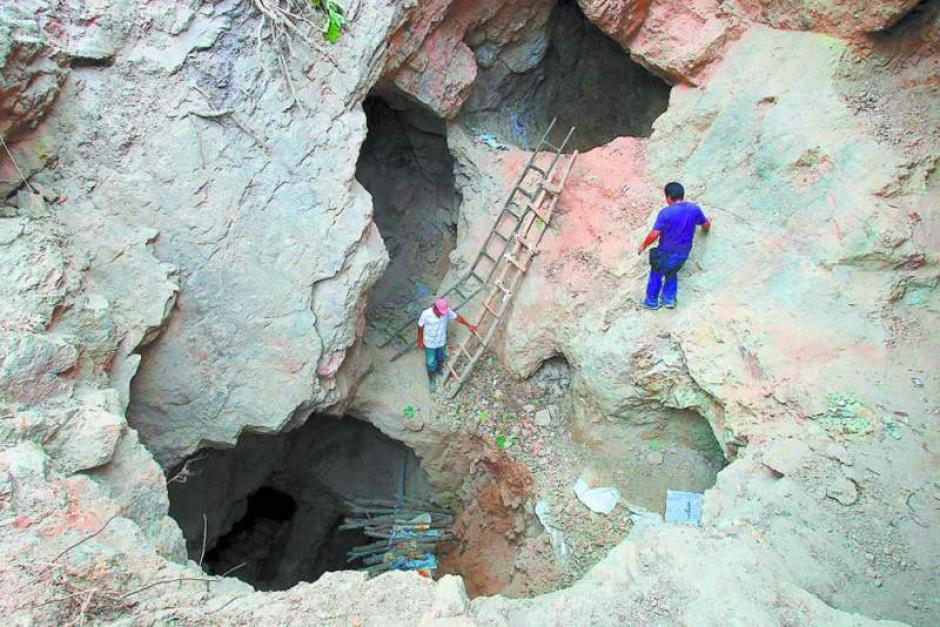 Once mineros hondureños quedaron atrapados bajo 80 metros bajo tierra en una mina artesanal en el municipio El Corpus, Honduras. (Foto:La Prensa de Honduras) 