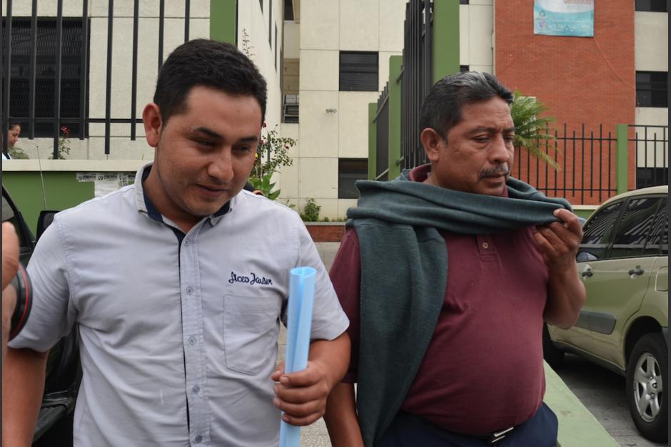 Empleados del Liceo Javier fueron citados a la fiscalía en Villa Nueva para declarar sobre la muerte del alumno Alexander Aldana. (Foto: Alejandro Balán/Soy502) 