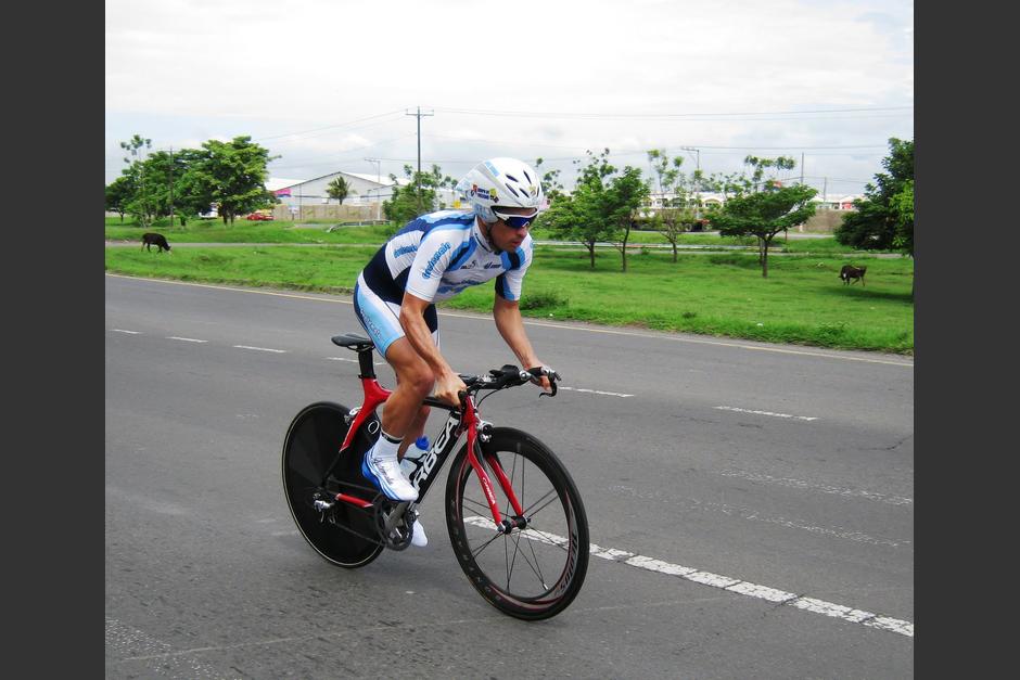 El ciclista guatemalteco, Manuel Rodas, alcanzó la medalla de plata en la contrarreloj individual del Campeonato Panamericano de Ciclismo, que se disputa en Guanajuato, México. (Foto: Soy502)