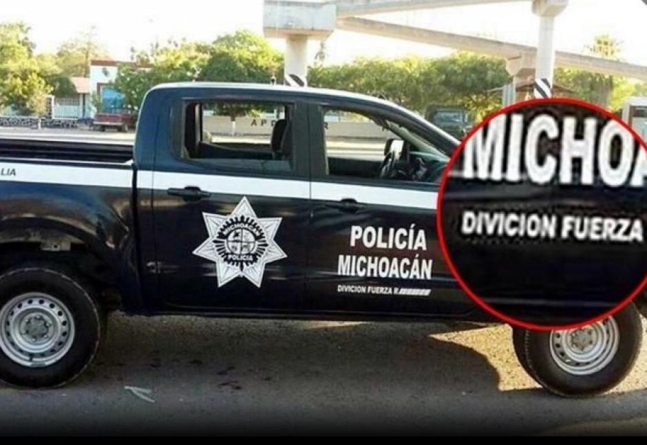 En la patrulla se lee la falta de ortografía en: "divición". (Foto: Sopitas.com)