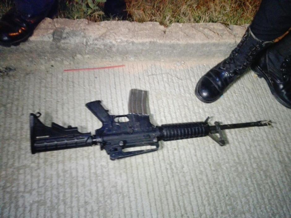 Esta es una de las armas incautadas a Alvin Darío Ixtaquic, quien supuestamente es uno de los responsables de ataques contra agentes de la PNC. (Foto: PNC)
