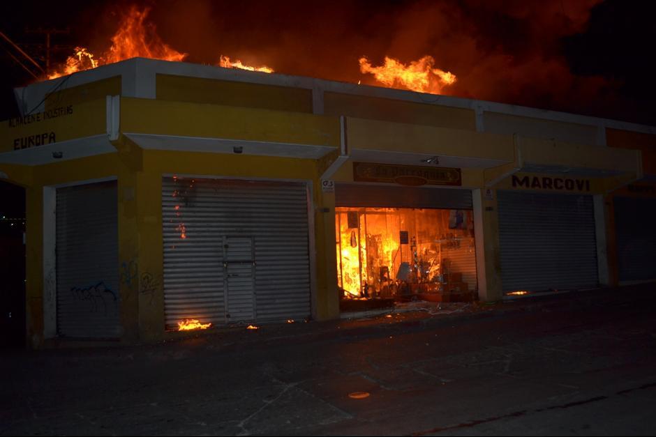 Dos semanas después del incendio que consumió un edificio en el Centro Histórico de Quetzaltenango, fue arrestado un empleado de la empresa de gas que instaló un cilindro erróneamente provocando una explosión. (Foto: Byron Bravo/Nuestro Diario)