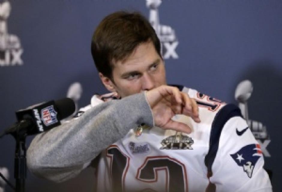 El quarterback de los Patriotas, Tom Brady tiene gripe y preocupa a sus compañeros. (Foto: EFE)