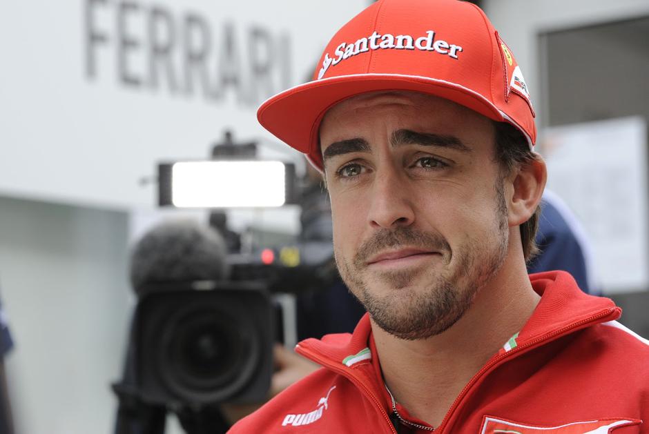 El piloto español de Fórmula uno, Fernando Alonso habló sobre sus compañeros y excompañeros en Ferrari. (AFP)