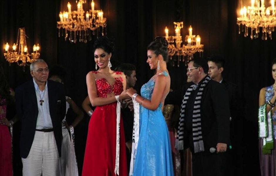 Finalistas en el momento que se decide el veredicto. (Foto: la Prensa)