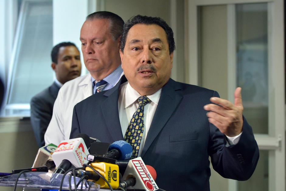 El ministro de Salud, Alfonso Cabrera, aseguró que no va a dejar su cargo. (Foto: Archivo/Soy502)