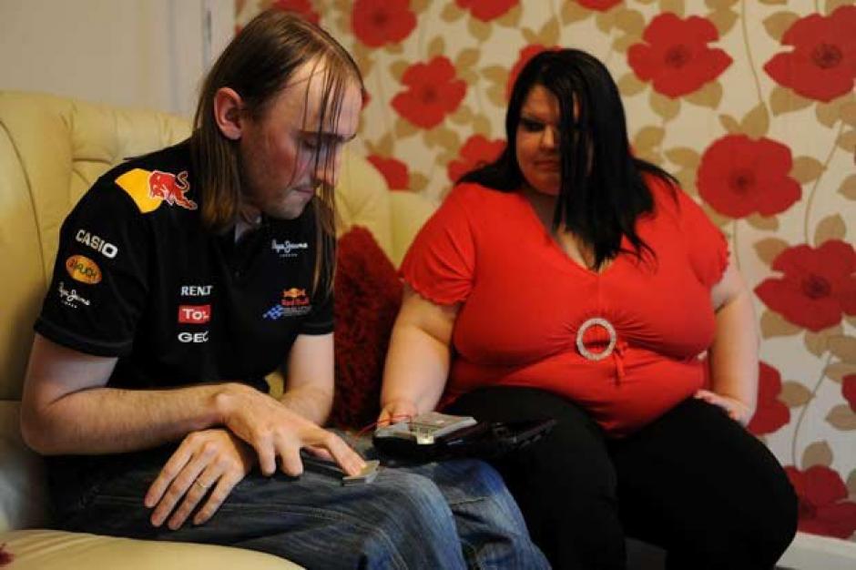 La mujer hace que su ahora marido pase todos los dias por el detector. (Foto: elheraldo.hel