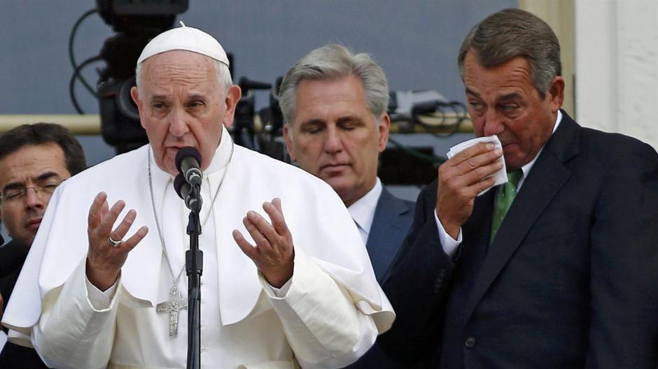 John Boehner (derecha), Presidente de la Cámara de Representantes, se mostró muy emocionado por la presencia del papa Francisco en el Capitolio. (Foto: Reuters)