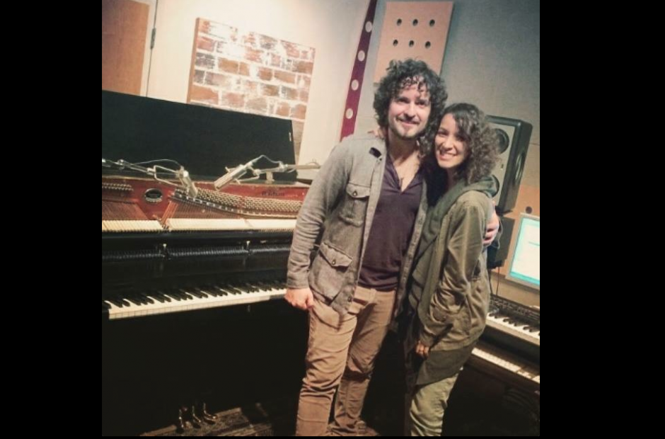 Tommy Torres estrenó su sencillo "Ven", en el que colabora la cantautora guatemlateca Gaby Moreno. (Foto: Instagram) 
