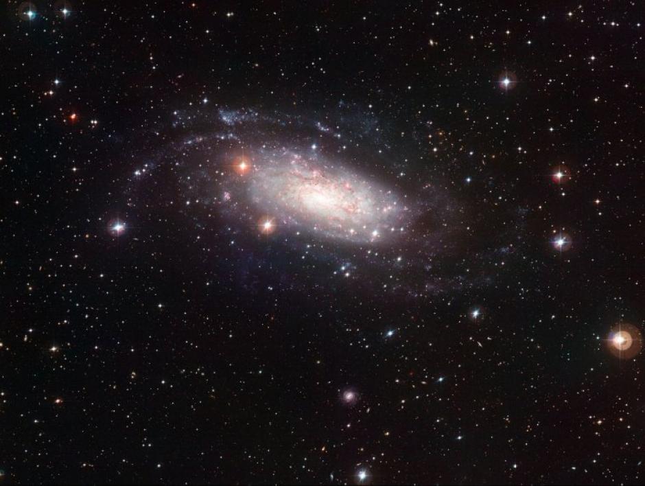 Las formaciones estelares habrían nacido entre 2 mil y 3 mil millones de años después del Big Bang. (Foto universetoday.com)