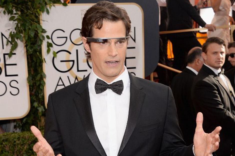 La estrella de televisión Rob Marciano asistió a la entrega de los premios Golden Globes utilizando sus Google Glass. (Foto: AFP) 