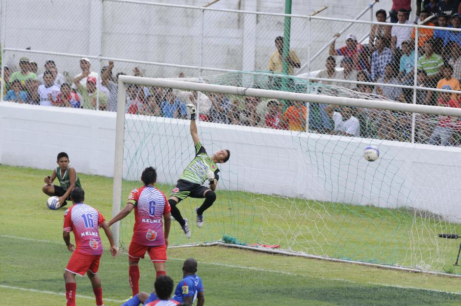 Con un gol de Leonardo Monje, el equipo de Municipal empató con Iztapa en el estadio Armando Barrillas. (Nuestro Diario)