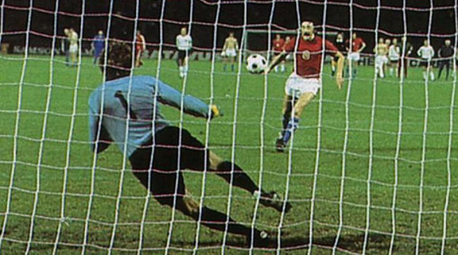 Durante la Eurocopa de 1976, Antonín Panenka marcó un penal que quedó marcado en la historia. (Foto: elperiodico.com)