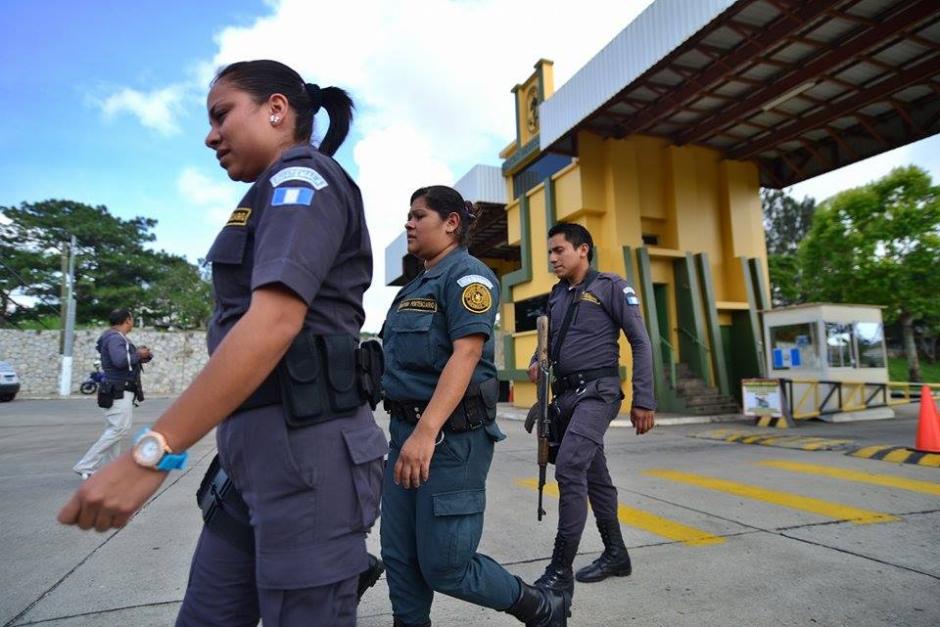 Roxana Baldetti permanece en el Centro Médico Militar donde fue intervenida en medio de una confusión porque la guardia de Presidios habría perdido su custodia por unas horas. (Foto: Wilder López/Soy502) 