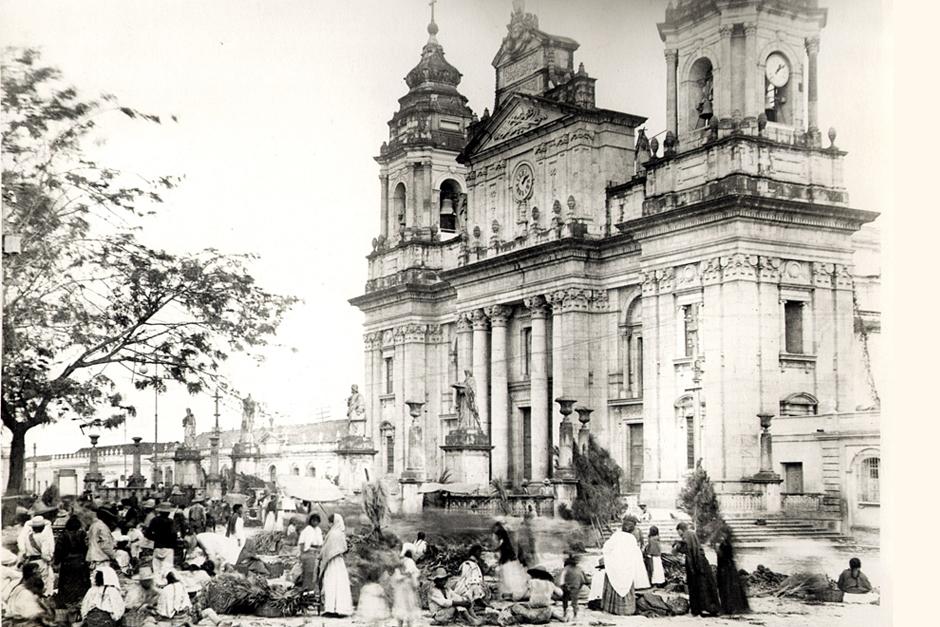 Entre acuerdos, protestas y resistencia, luego de la destrucción de la ciudad Capital en el valle de Panchoy, la ciudad se traslada en 1777 al Valle de la Virgen en donde se fundó Guatemala de la Asunción. Panchoy, es ahora La Antigua Guatemala.