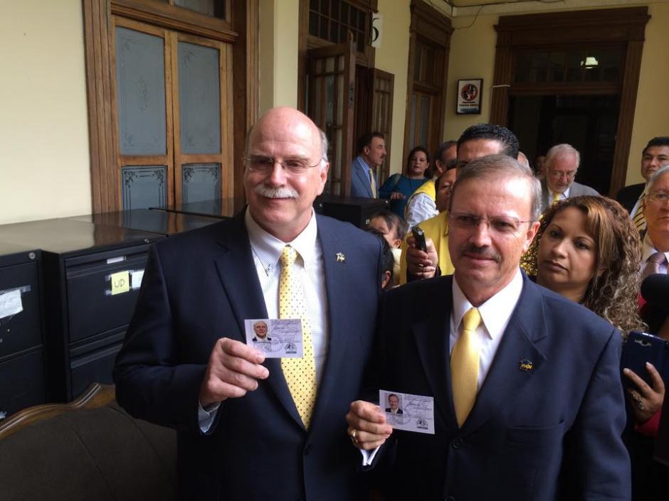 El binomio presidencial por el Partido de Avanzada Nacional (PAN) recibieron su credencial para participar hacia la presidencia en las Elecciones Generales. (Foto: Roberto Caubilla/Soy502) 