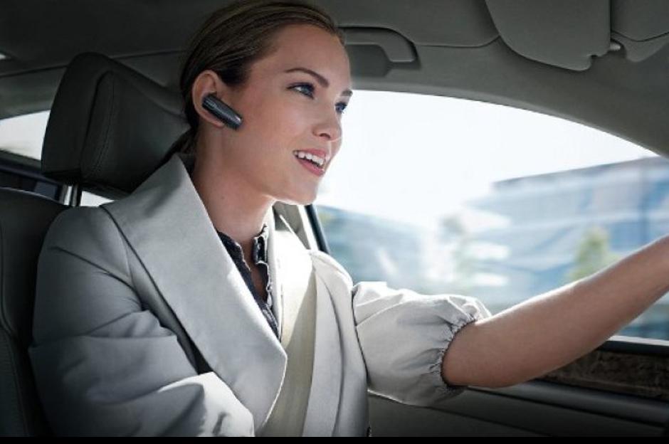 Hay muchas formas de distraerse, una de ellas es comiendo pero la mayor es hablar por teléfono.