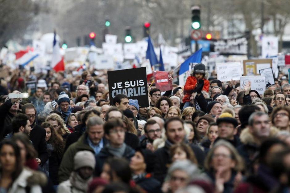 Este lema se ha hecho mundialmente famoso después de que dos yihadistas asesinaran el pasado miércoles a 12 personas en un ataque contra la revista satírica Charle Hebdo, en el corazón de París. (Foto: AFP)
