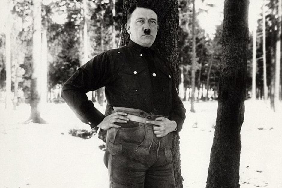 Esta foto difundida por el Daily Mail muestra a Hitler como nunca antes se había visto. (Foto: dailymail.co.uk)