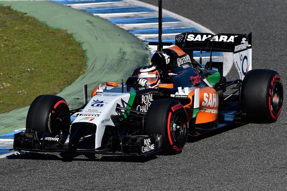 El piloto mexicano Sergio Pérez dominó la prueba del día en Baréin. (AFP)