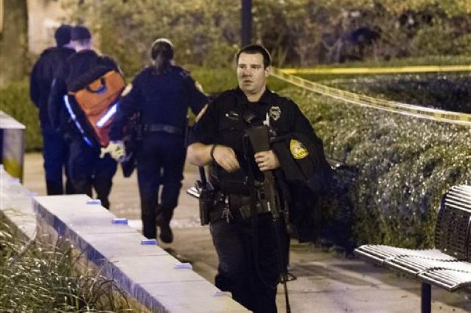 La Policía local aún no ha revelado la identidad del hombre ni los motivos por los que disparó contra los estudiantes la madrugada del jueves en el interior de la Universidad Estatal de Florida. 