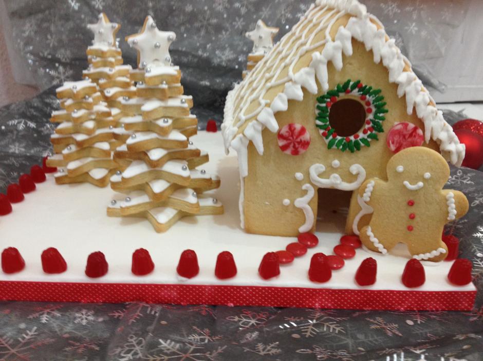 Las galletas y las casas de jengibre son excelentes regalos y brindan la oportunidad de compartir en familia. 