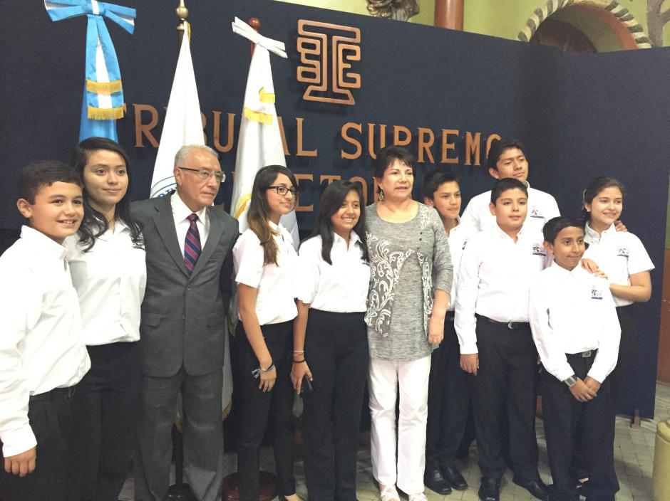 El Tribunal Supremo Infantil Electoral, anunció que el domingo seis de septiembre, los niños pueden acudir a votar a los Centros de Votación ubicados en Centros Comercionales. (Foto: Evelyn de León /Soy502) 