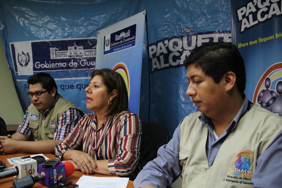 La directora de la DIACO, Silvia Padilla, indicó que se le han puesto multas a las farmacias por publicidad engañosa. (Foto: Alexis Batres/Soy502)