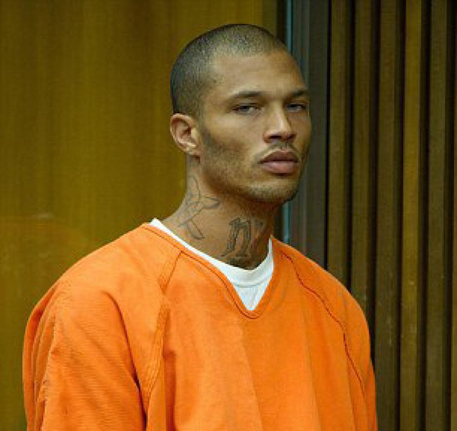 Jeremy Meeks fue aprehendido por la policía estadounidense durante un operativo contra pandillas. (Foto tomada de Facebook)