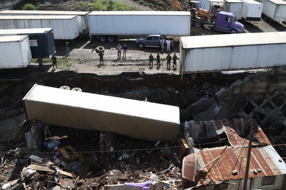 Nueve personas muertas y un niño desaparecido dejó un deslave ocurrido en Santa Isabel II, Villa Nueva el pasado 6 de septiembre. (Foto: Alejandro Balán/Soy502)