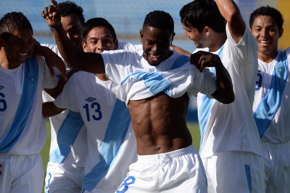 Gregory Lester Ruiz celebra el gol que le dio el triunfo al combinado nacional frente a Cuba. (Foto: Nuestro Diario)