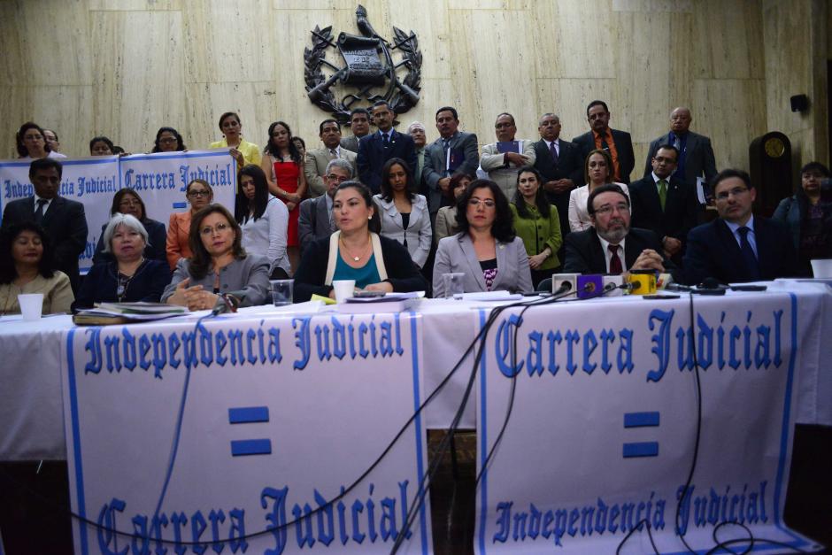 Alrededor de 50 jueces se presentaron a la sala de vistas de la Corte Suprema de Justicia para exigir respeto a la independencia judicial. (Foto: Jesús Alfonso/Soy502).