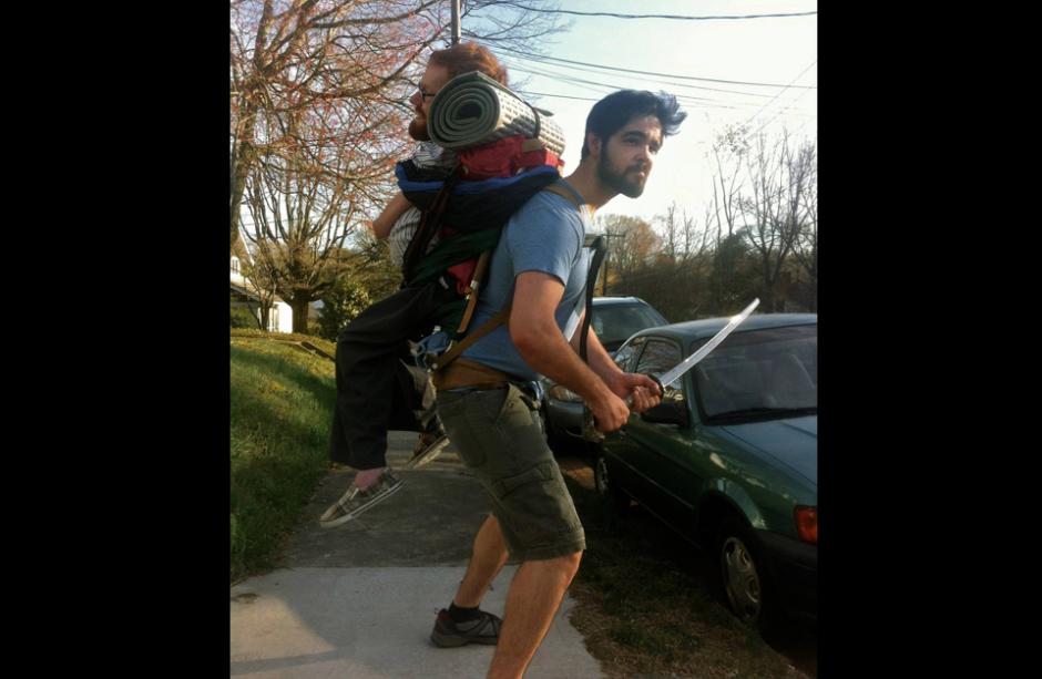 Los amigos de Kevan Chandler lo llevarán por toda Europa a sus espaldas. (Foto: ABC)