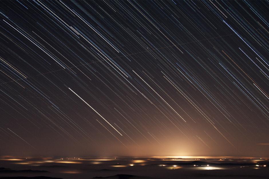 Si el clima es benevolente con los guatemaltecos y el pronosticado frente frío decide retrasarse unas cuántas horas y la nubosidad que se espera se disipe, la noche de este lunes se podrá observar una espectacular lluvia de estrellas. (Foto: Archivo)